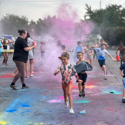 kids doing color fun run at Summer camp